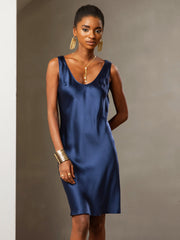 Dark blue mulberry silk U-neck sleeveless short dress.