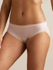 Pale mauve 100% Mulberry silk seamless ultra-smooth mesh edge panty on a model.