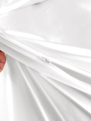 White 19Momme Mulberry Silk seamless duvet cover with a visible zipper closure.