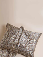 19Momme printed mulberry silk pillowcase with a stylish leopard print pattern.