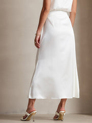 White 19Momme mulberry silk A-line maxi skirt with zipper design, worn by a woman.