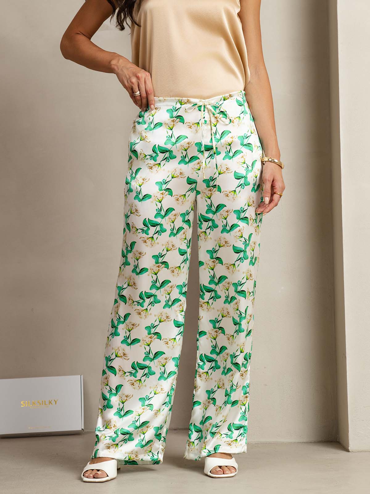 Women's 19Momme silk green floral print wide-leg pants with side pockets.