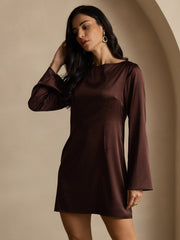 Woman in a coffee 19Momme mulberry silk long sleeve boat neck short dress.