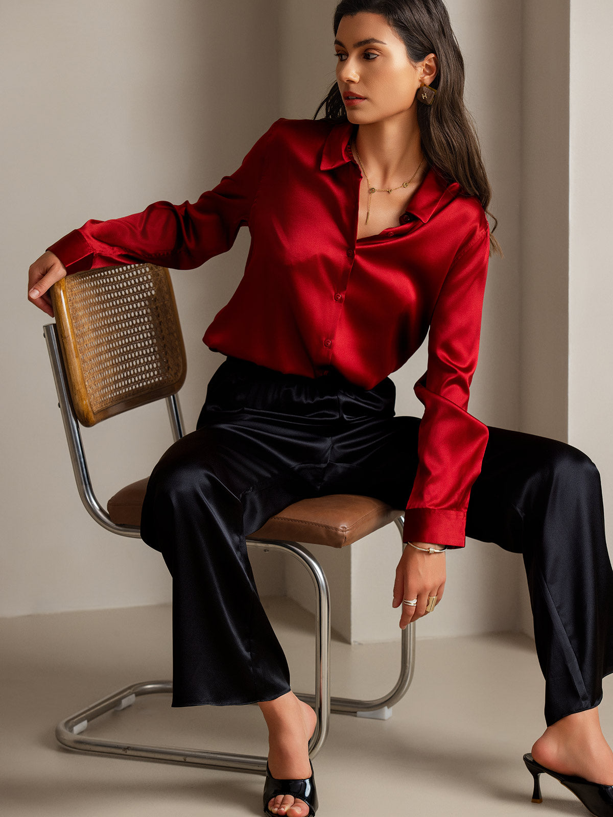 Women's red 19Momme mulberry silk long sleeve lapel collar button-up shirt.