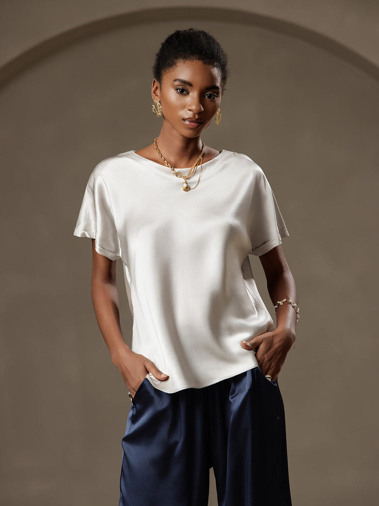 Light gray 19Momme mulberry silk short sleeve boat neck women's T-shirt.