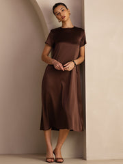 Women's brown 19Momme mulberry silk short sleeve crew neck midi dress with side pockets.