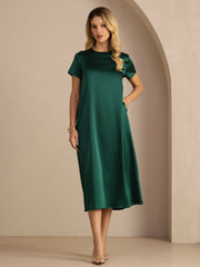 Dark green 19Momme mulberry silk short sleeve crew neck midi dress with side pockets on a woman.