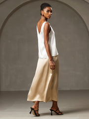 White 19Momme mulberry silk sleeveless V-neck tank top with V-back design.